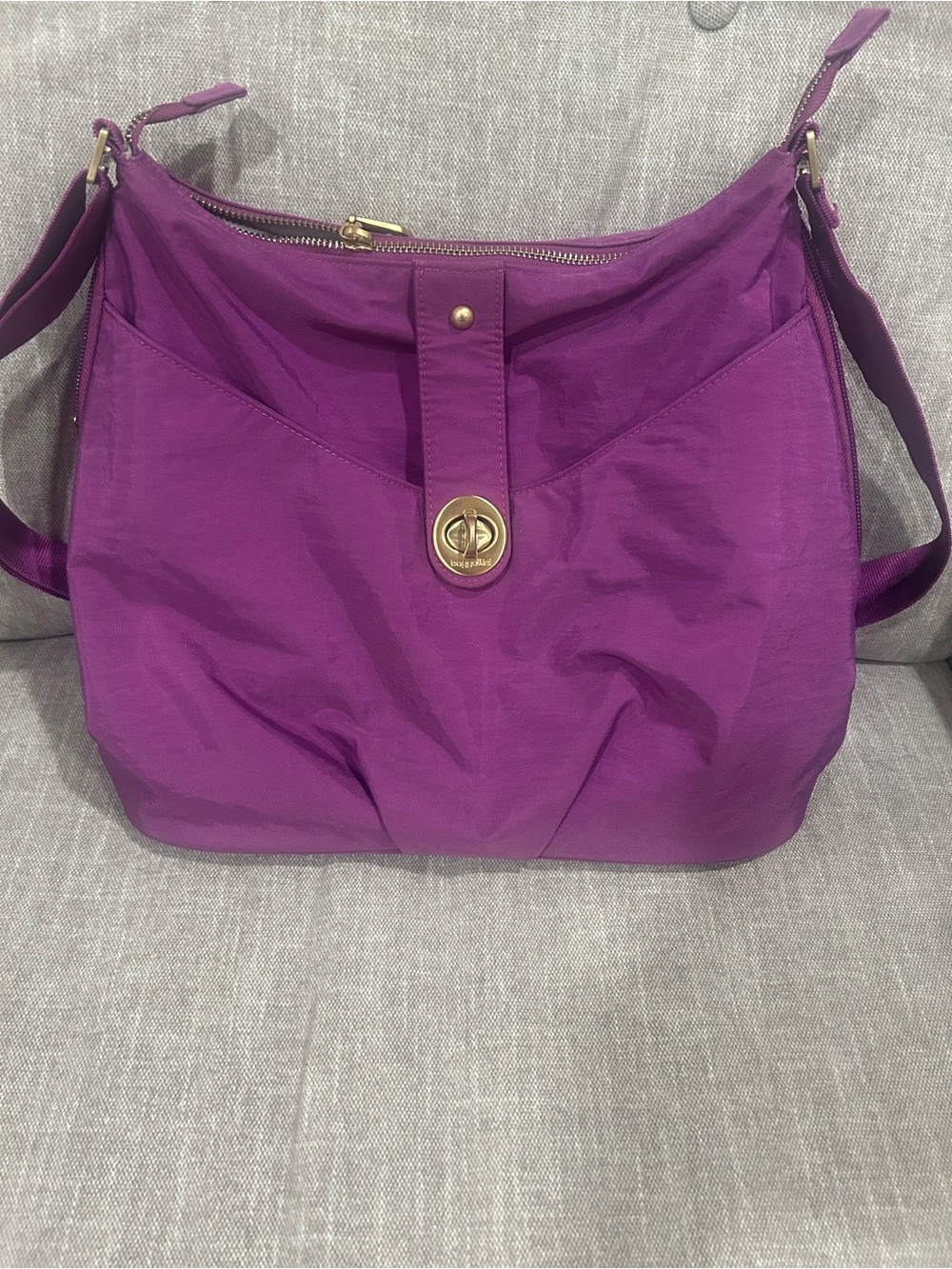 Baggallini purple purse- EUC